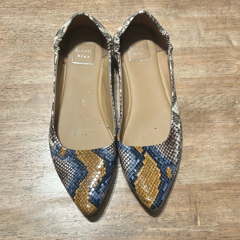Colorful snake skin Kaari Blue flats, size 7.5